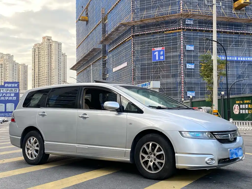 Odyssey 2.4 L Luxury