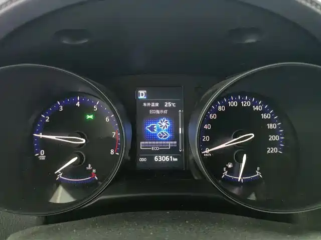 Toyota C-HR 2.0 L Leading
