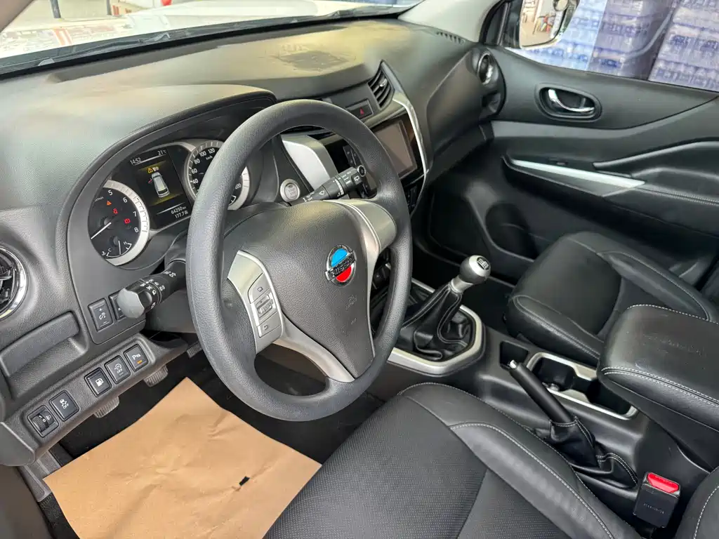 Terra 2.5 L Manual 2 WD Leading