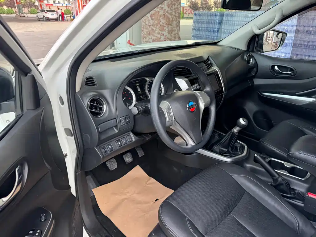 Terra 2.5 L Manual 2 WD Leading