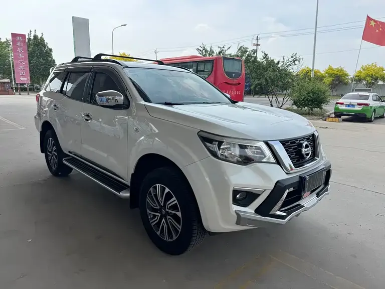 Nissan Terra 2.5 L Manual 2 WD Leading