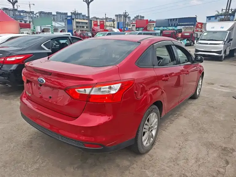 Ford Focus Sedan 1.6 L Auto Comfort