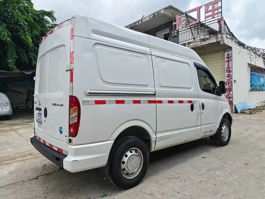 Xintu V80 新途V80 2019款 2.0 T Plus 6挡手动厢式货车VAN短轴中顶2-3座