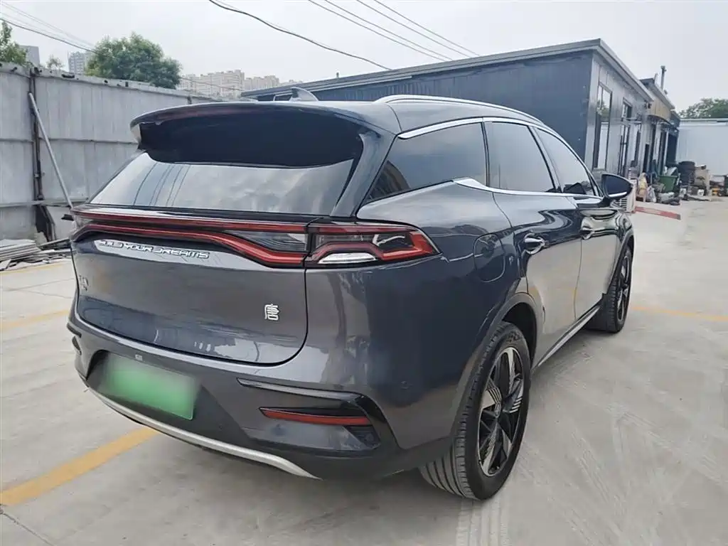 Tang NEV DM-i Champion 112 KM Premium