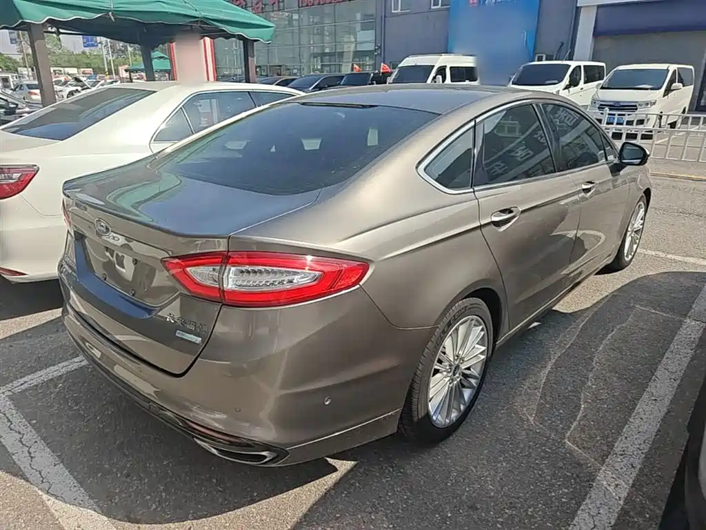Mondeo 2.0 L GTDi240 Flagship