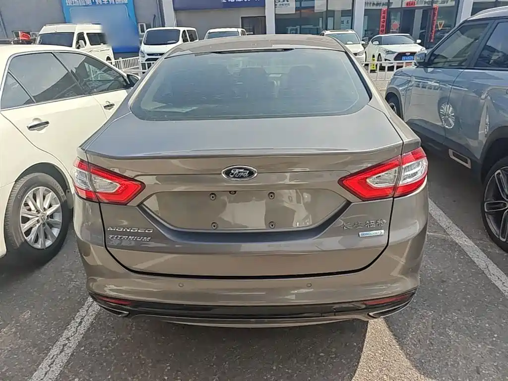 Mondeo 2.0 L GTDi240 Flagship