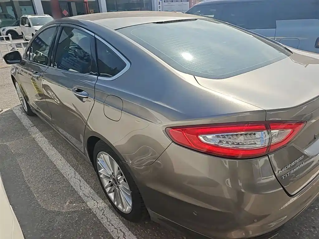 Mondeo 2.0 L GTDi240 Flagship
