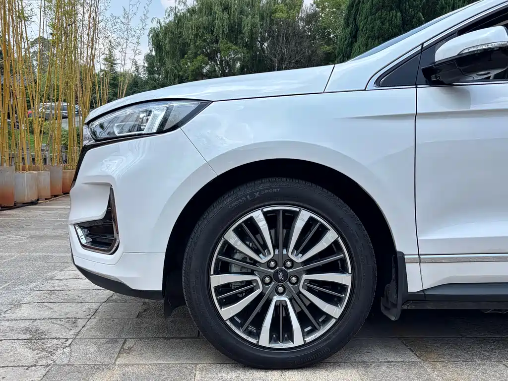 Edge PLUS EcoBoost 245 2 WD Grand Sharp 7-seat