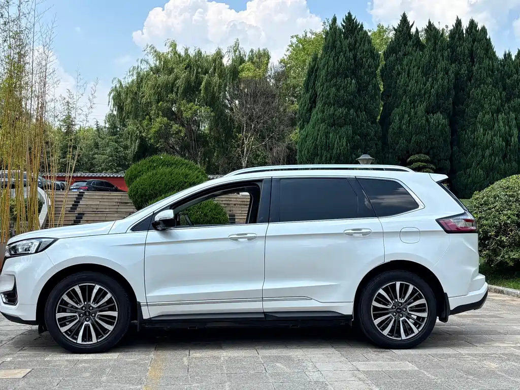 Edge PLUS EcoBoost 245 2 WD Grand Sharp 7-seat