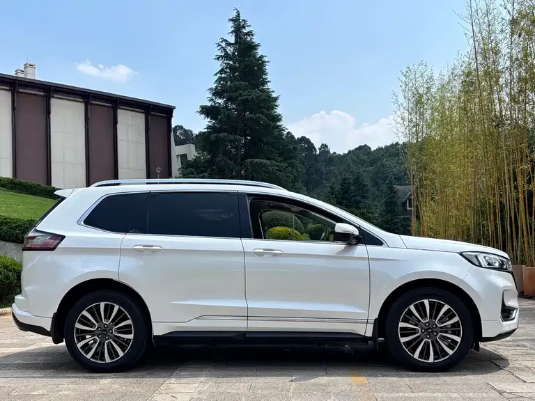 Ford Edge PLUS EcoBoost 245 2 WD Grand Sharp 7-seat