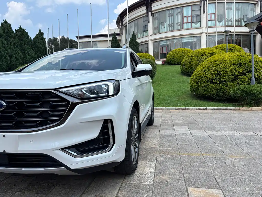 Edge PLUS EcoBoost 245 2 WD Grand Sharp 7-seat