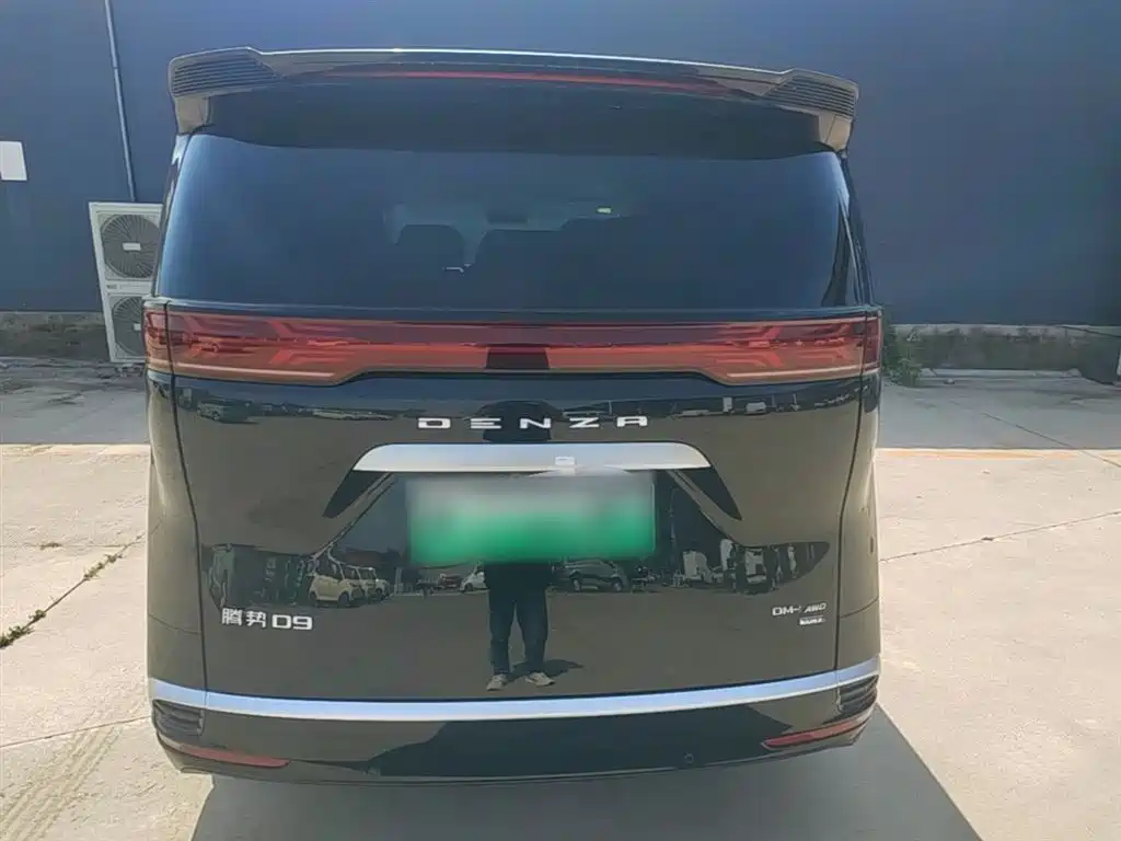 Denza D9 DM-i Smart Drive 1020 4 WD Honored