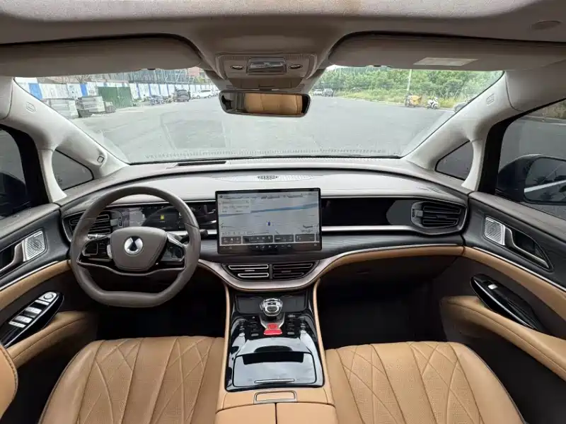 Denza D9 DM-i 970 4 WD Flagship