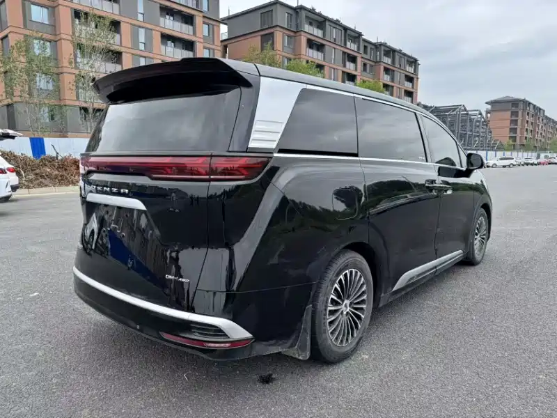 Denza D9 DM-i 970 4 WD Flagship