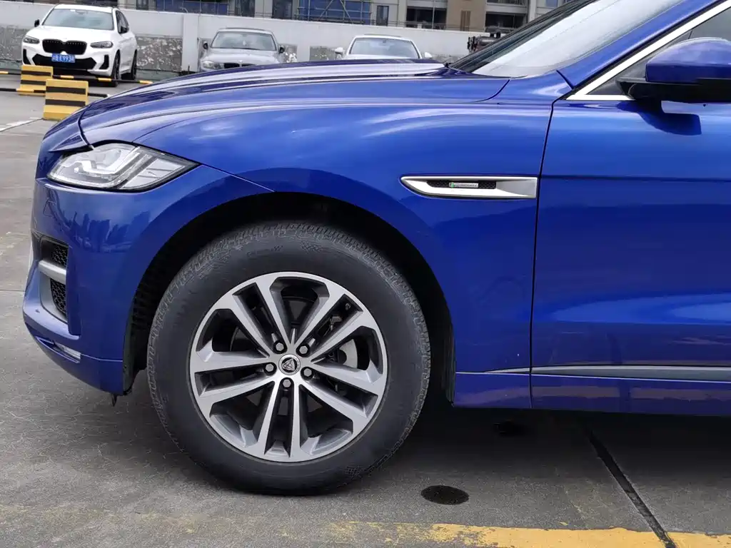 Jaguar F-PACE 2.0 T 4 WD Urban Premium