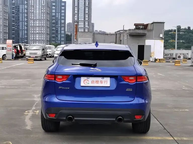 Jaguar F-PACE 2.0 T 4 WD Urban Premium