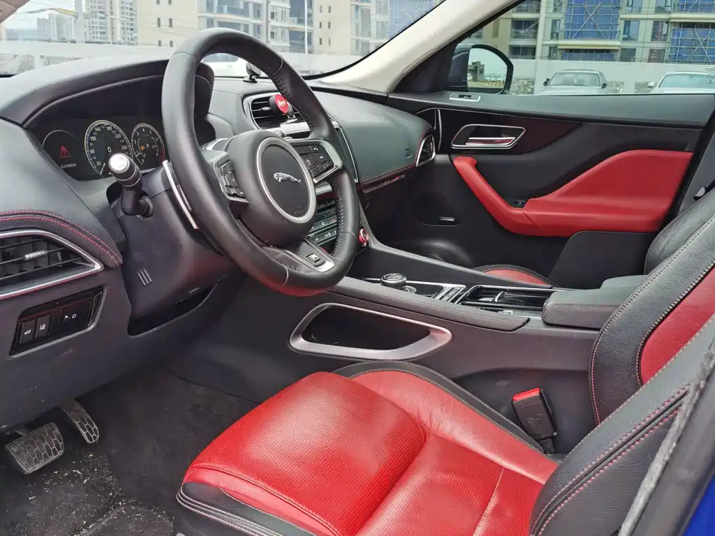 Jaguar F-PACE 2.0 T 4 WD Urban Premium