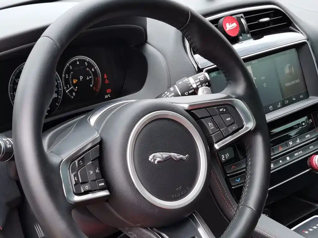 Jaguar F-PACE 2.0 T 4 WD Urban Premium