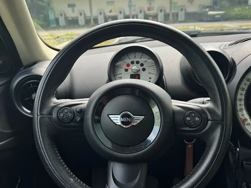 MINI Paceman 1.6 T COOPER ALL4