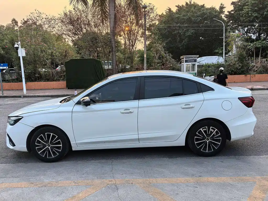 Roewe i5 Facelift 1.5 L CVT Diamond