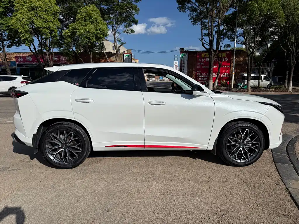 Changan Oshan Z6 Blue Whale 1.5 T DCT Smart Supreme