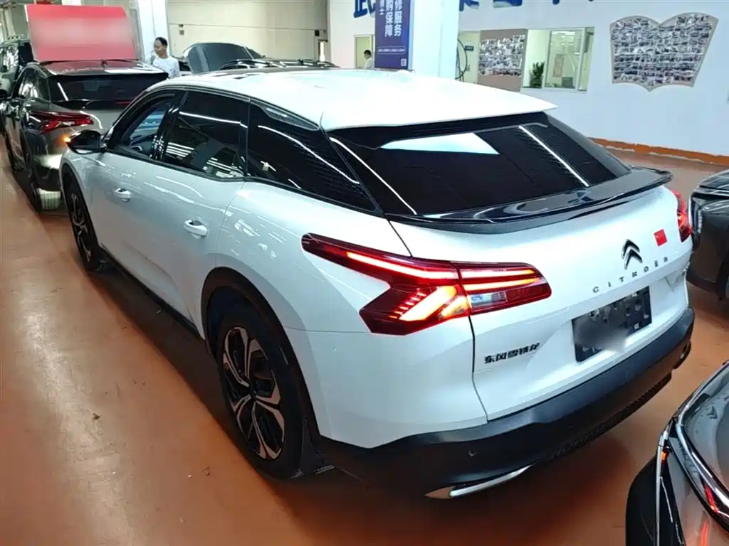 C5 X 凡尔赛C5 X 2021款 1.6 T 耀不凡