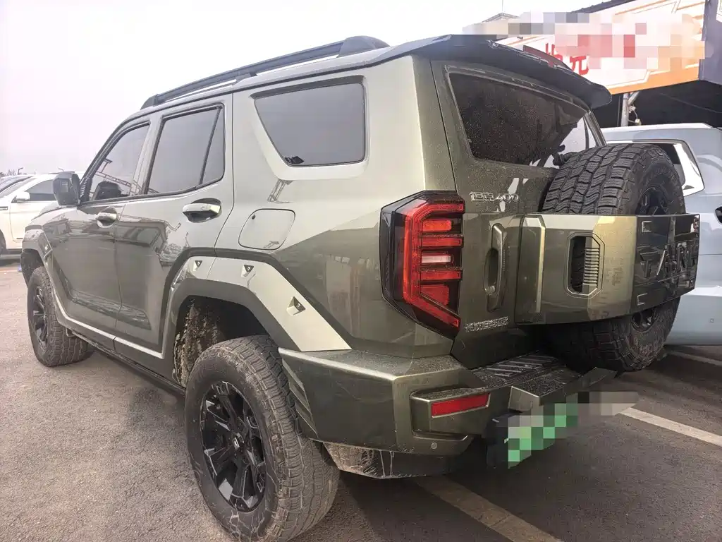 Tank 400 NEV Hi4-T Offroad