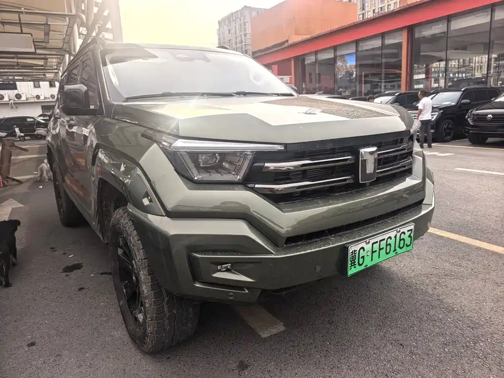 Tank 400 NEV Hi4-T Offroad