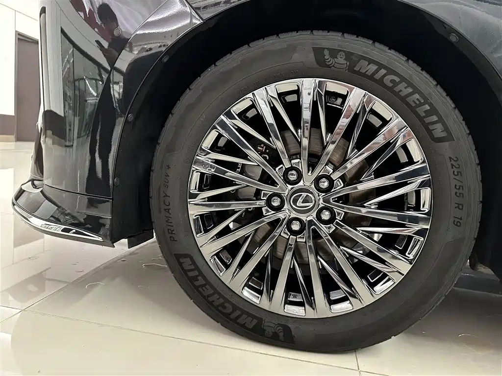 Lexus LM 500 h 6-seat Supreme