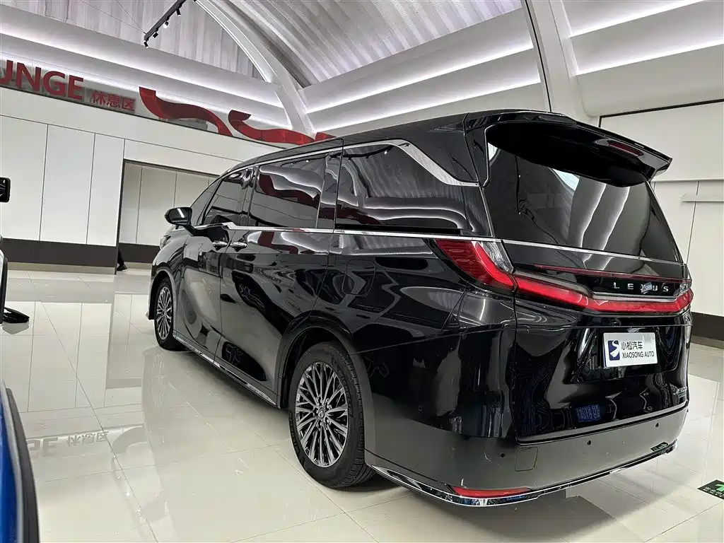 Lexus LM 500 h 6-seat Supreme