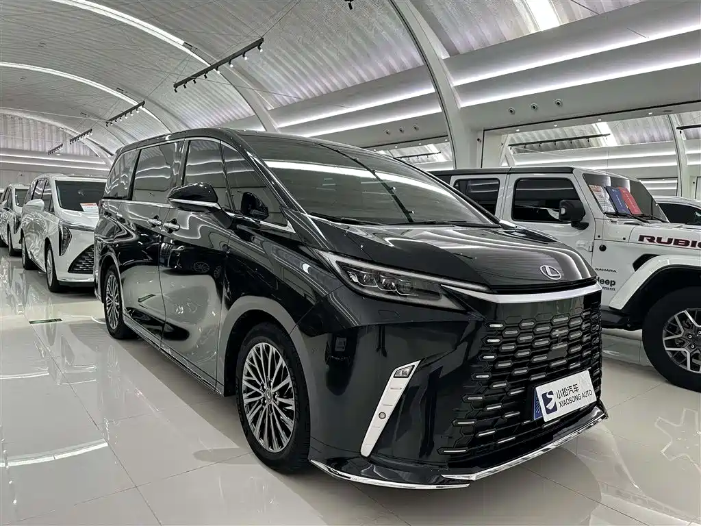 Lexus LM 500 h 6-seat Supreme