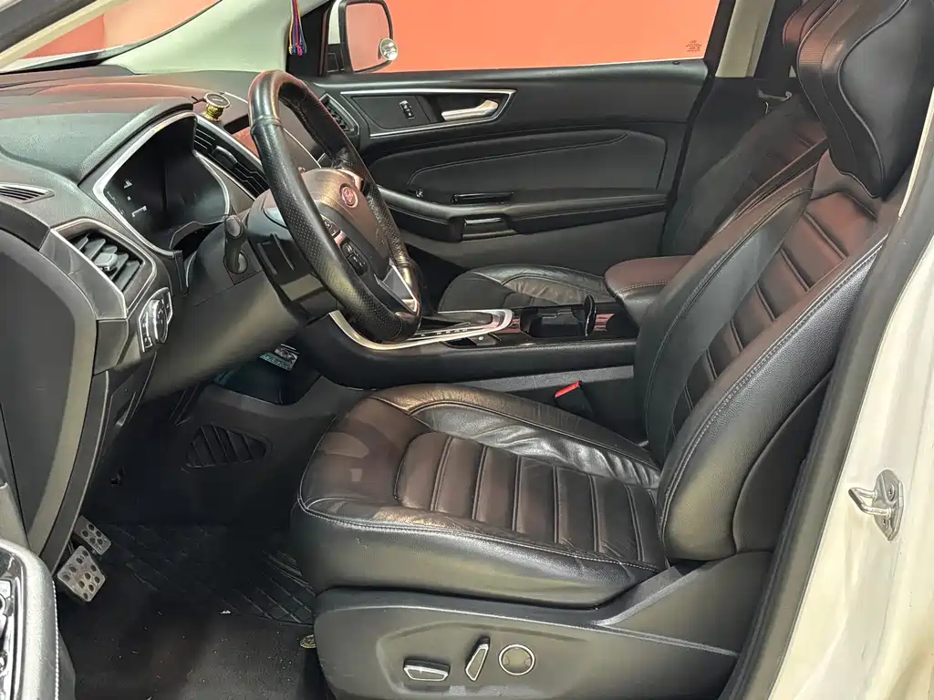 Edge EcoBoost 245 4 WD Grand Sharp 7-seat
