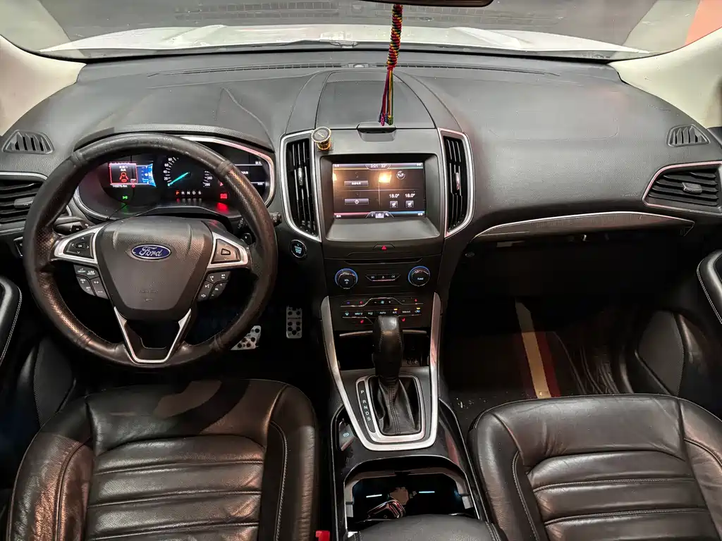 Edge EcoBoost 245 4 WD Grand Sharp 7-seat