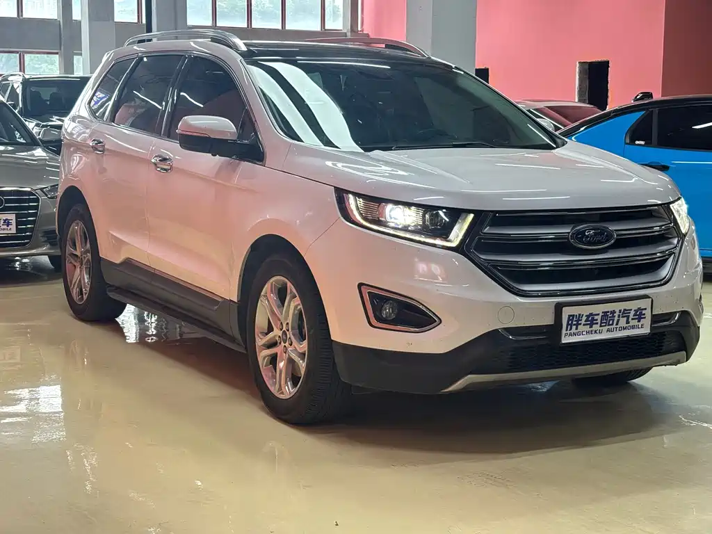 Edge EcoBoost 245 4 WD Grand Sharp 7-seat