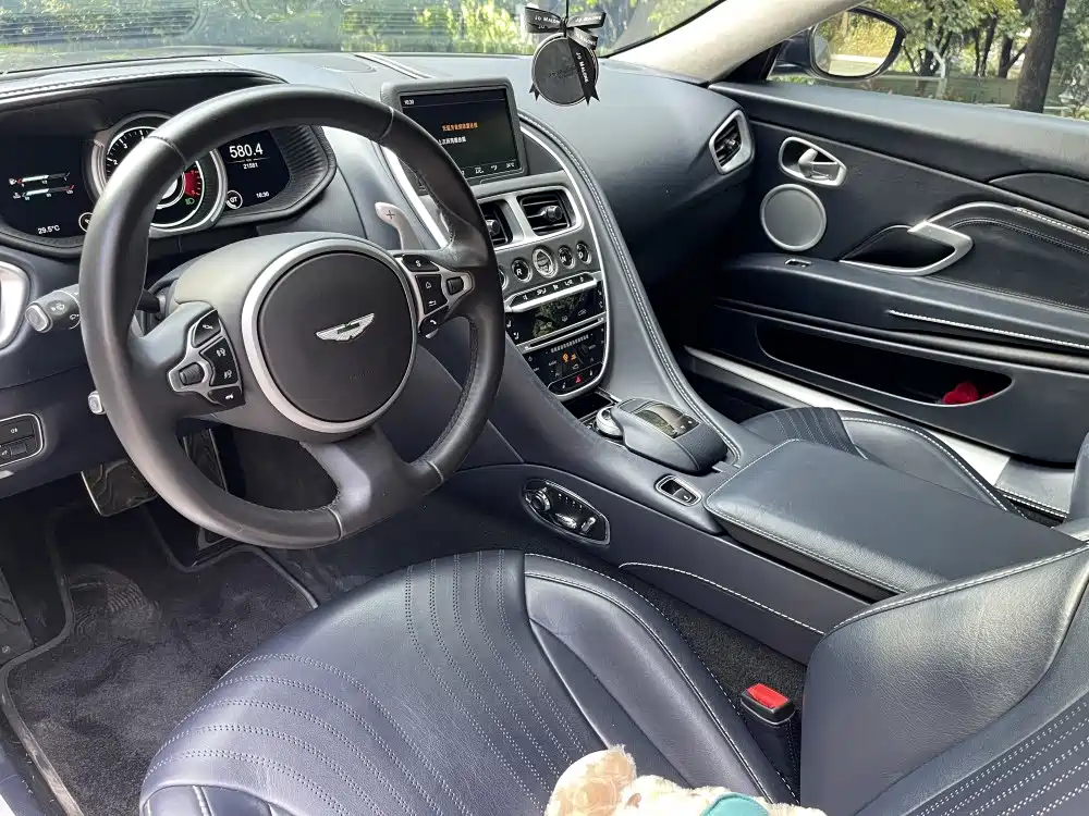Aston Martin DB11 4.0 T V8 Coupe