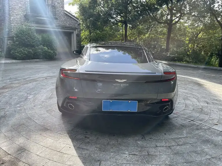 Aston Martin DB11 4.0 T V8 Coupe