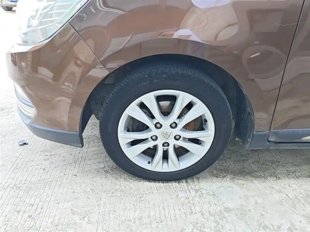 Baojun 730 1.5 L Manual Comfort 7-seat CN-V
