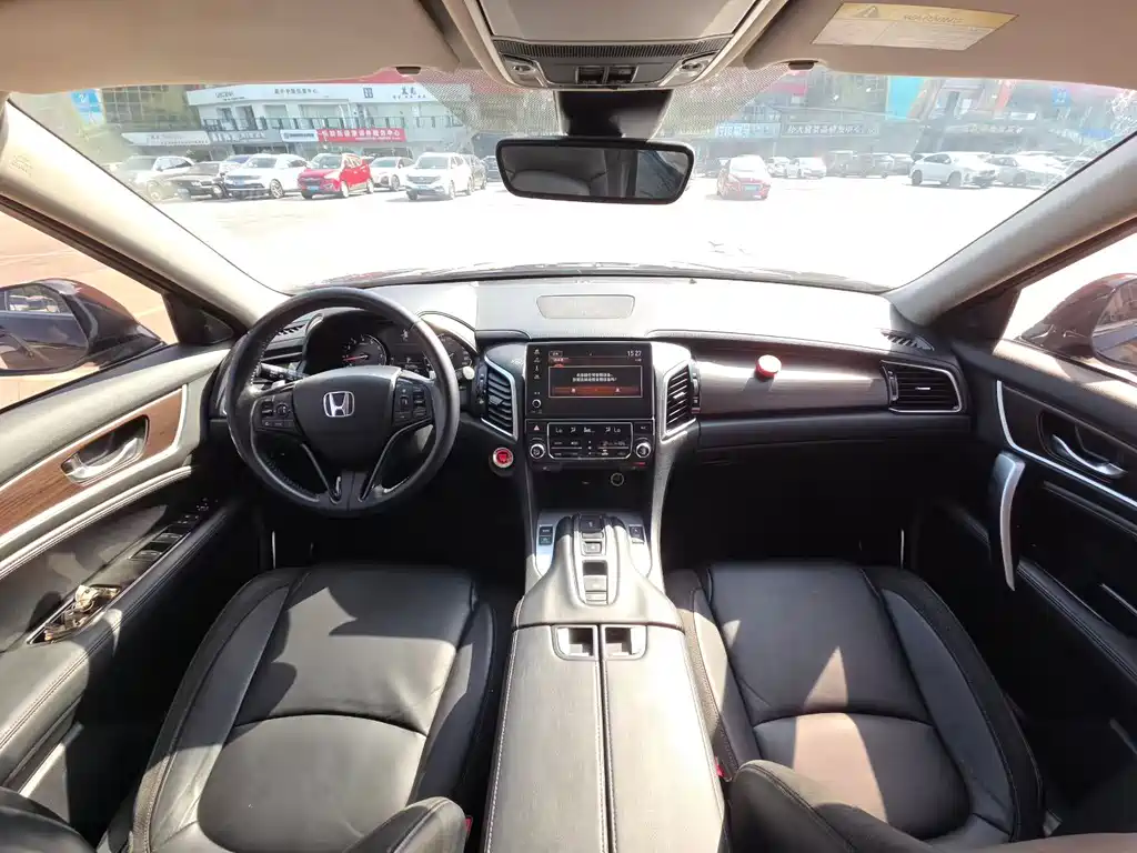 Avancier 370 TURBO 2 WD Luxury