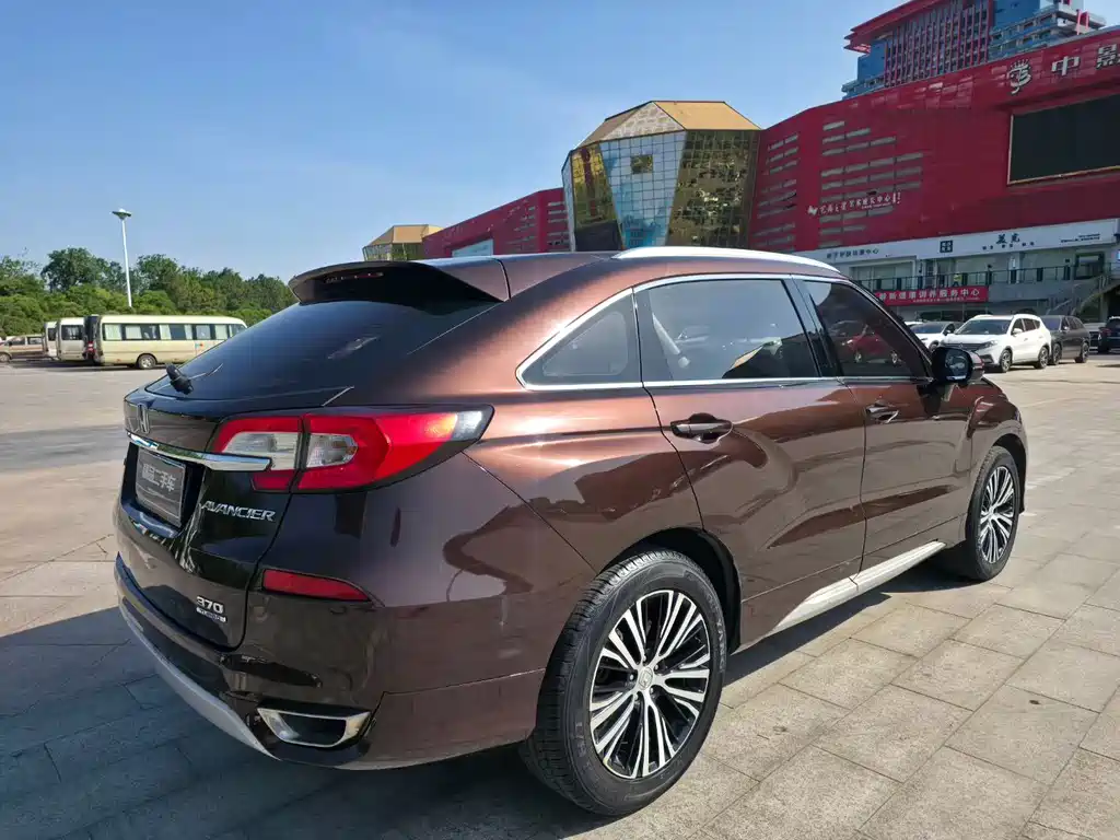 Avancier 370 TURBO 2 WD Luxury