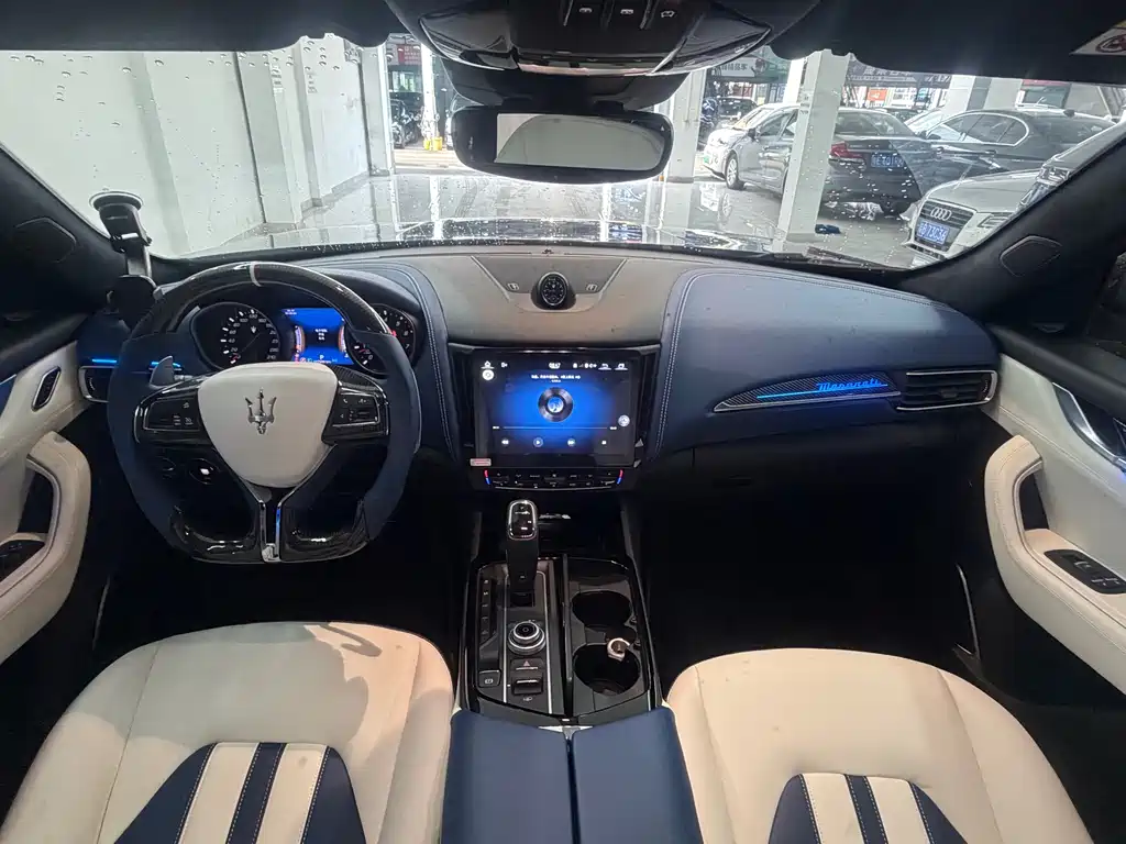 Levante 3.0 T Standard CN-V