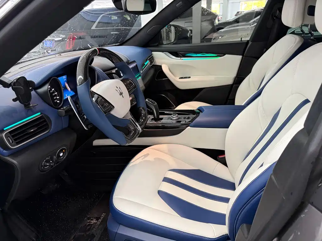 Levante 3.0 T Standard CN-V
