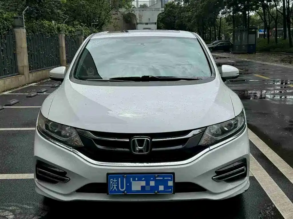 Jade 210 TURBO CVT Style 5-seat