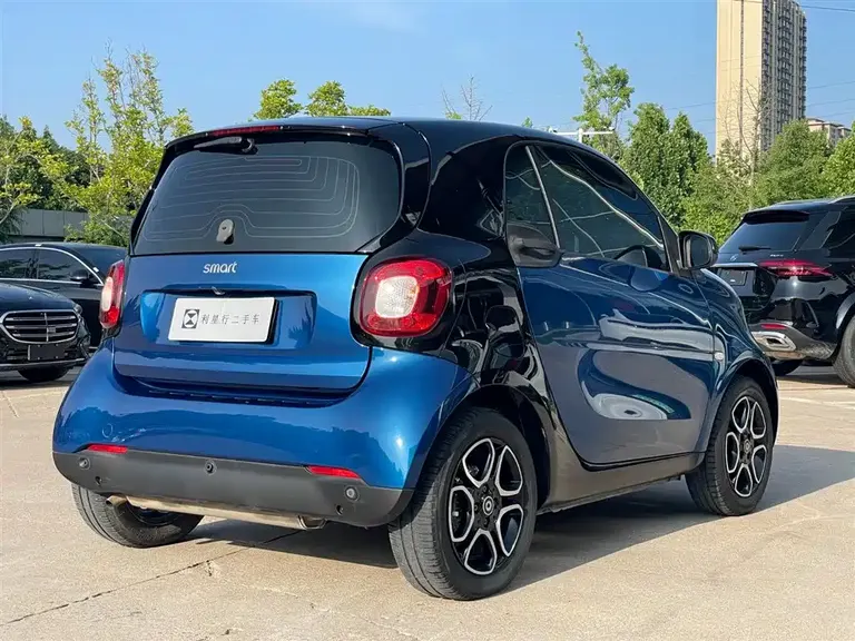 smart fortwo 0.9 T 66 kW Hardtop Pioneer CN-VI
