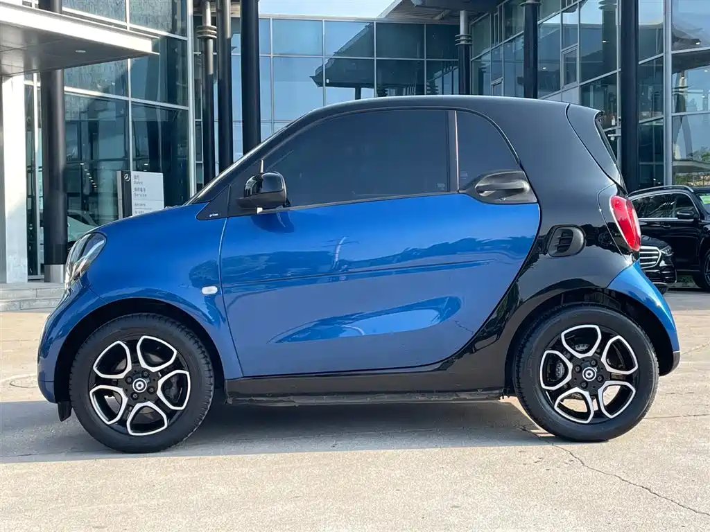 smart fortwo 0.9 T 66 kW Hardtop Pioneer CN-VI