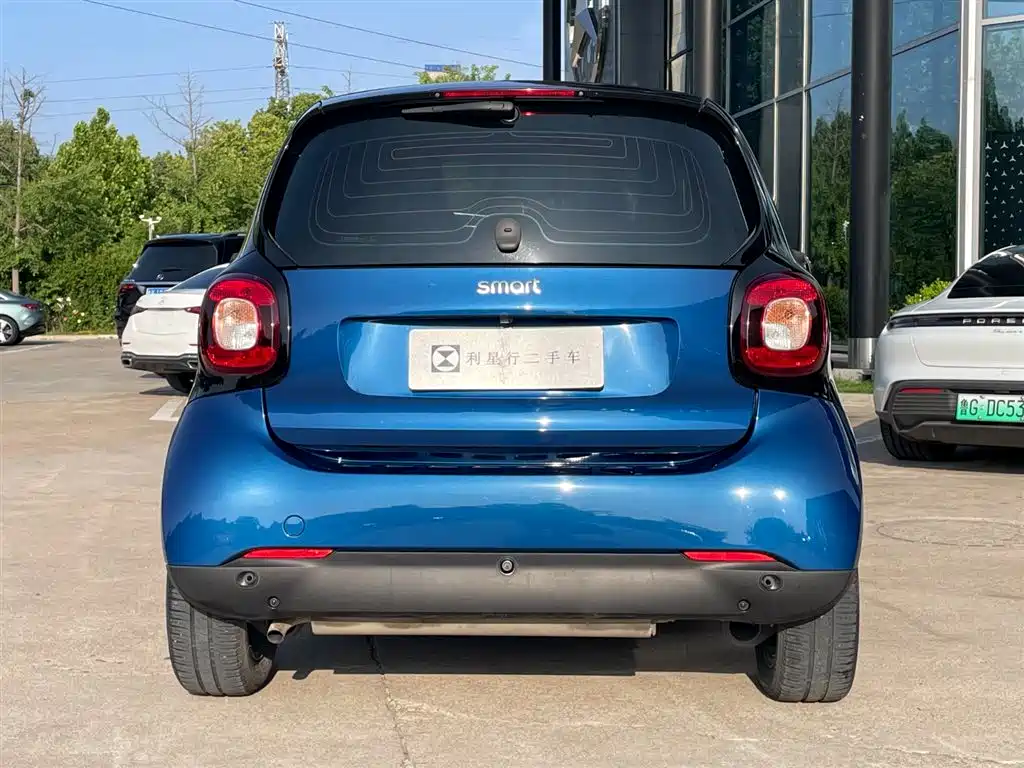 smart fortwo 0.9 T 66 kW Hardtop Pioneer CN-VI