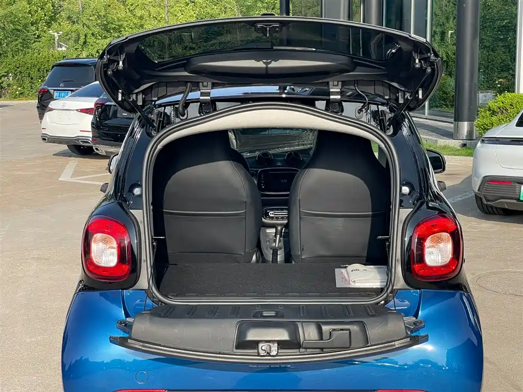 smart fortwo 0.9 T 66 kW Hardtop Pioneer CN-VI