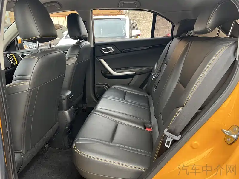 Dongfeng Fengshen AX4 1.6 L DCT Trend Style