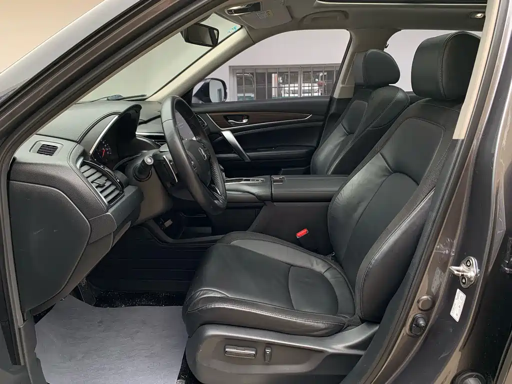 Avancier 240 TURBO 2 WD Premium