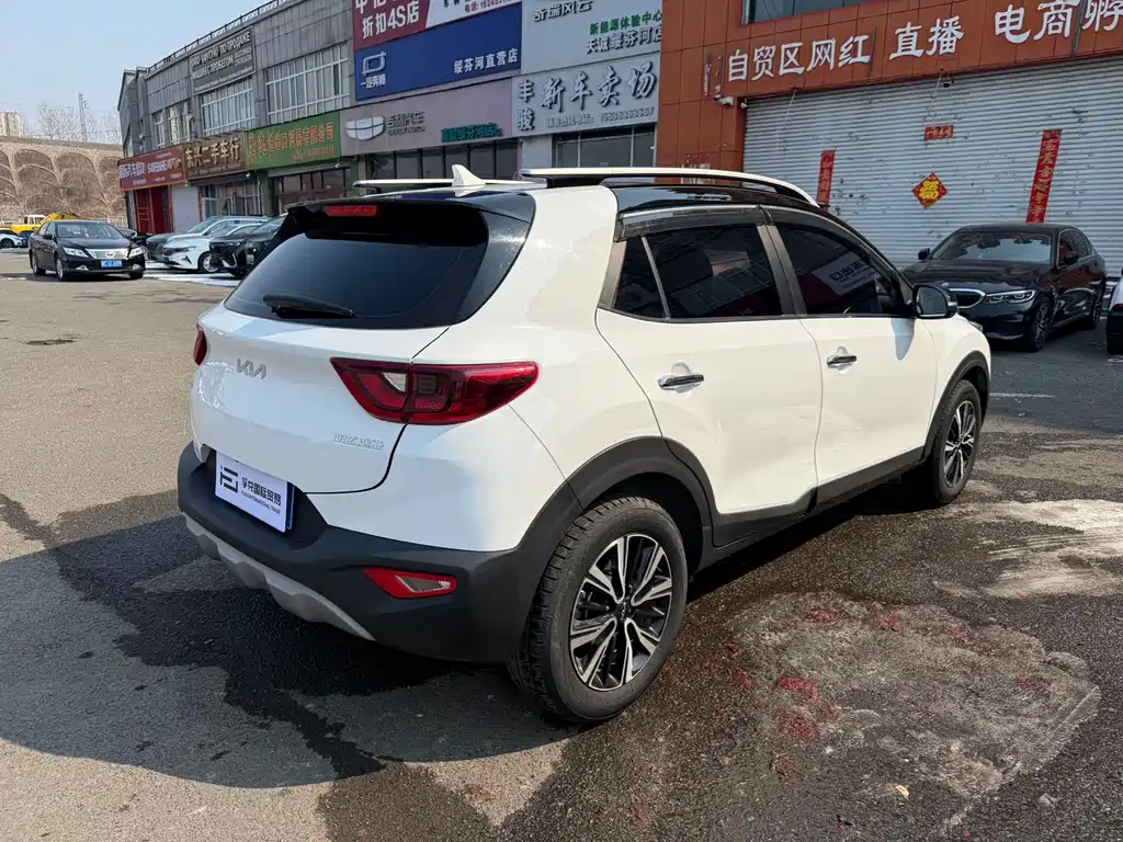 Stonic 1.4 L CVT Fun Enjoyment Sunroof