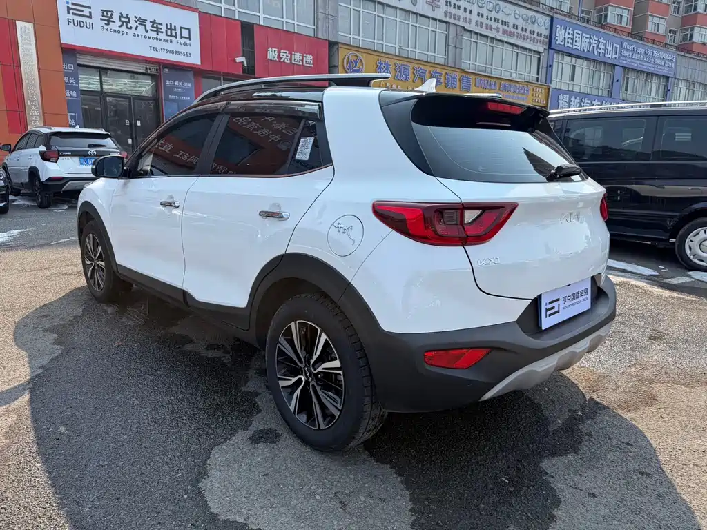 Stonic 1.4 L CVT Fun Enjoyment Sunroof